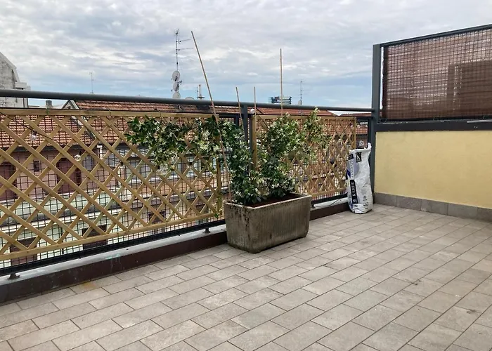 Monolocale Con Ampio Terrazzo * Milano