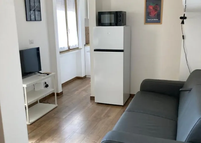 Monolocale Con Ampio Terrazzo Appartamento *