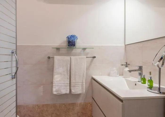 בית הארחה Flowers 3*