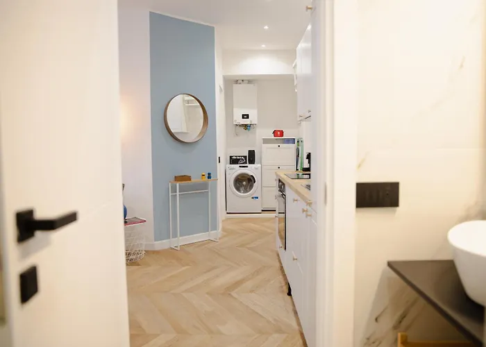 Bright 2-room For Friends And Relatives דירה *