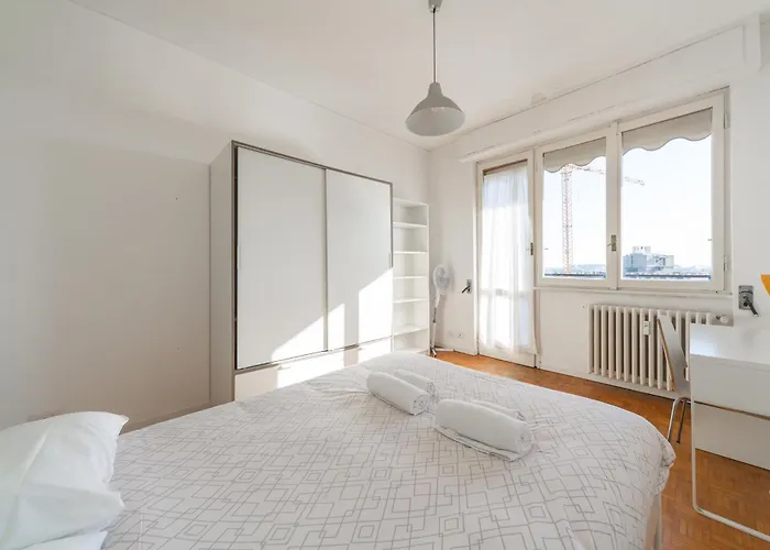 Attico 8vo Piano - Citta Studi - 8 Posti Letto * Milánó