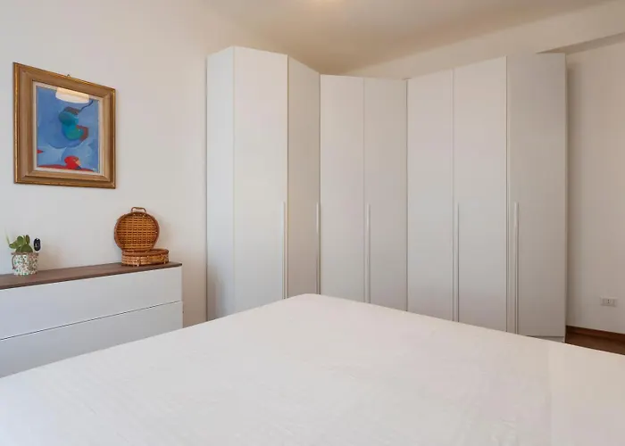 I Host - Sebino 4 ミラノ