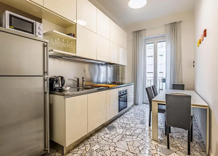 Luxury 4 Bedrooms In The Center Of דירה מילאנו