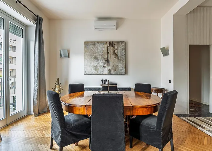 Luxury 4 Bedrooms In The Center Of דירה *