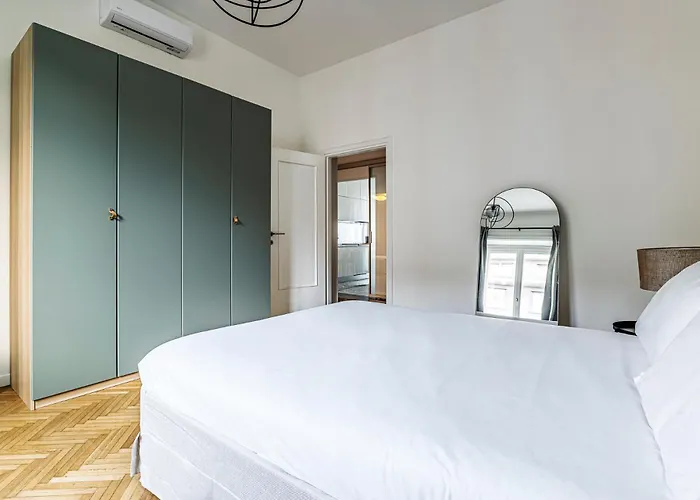 דירה Luxury 4 Bedrooms In The Center Of *