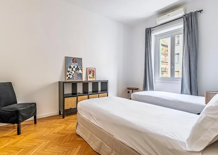 דירה Luxury 4 Bedrooms In The Center Of *