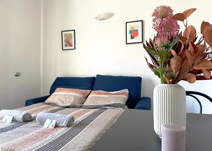 Red House - Beautiful - Metro M1 Апартаменты *