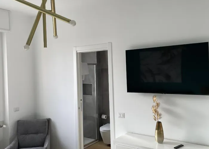 Appartamento Trilocale Con Vista E Due Bagni Metro Blu Piazza Frattini *