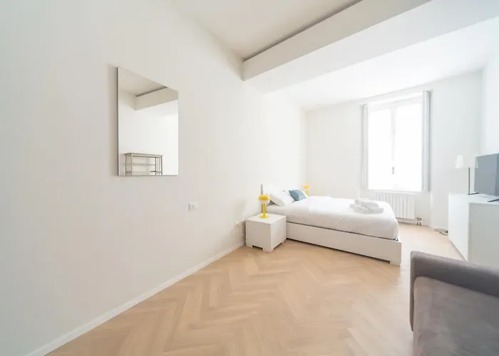 Charming 2-bedroom In Milanese Building Appartamento