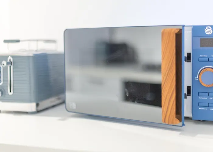 Charming 2-bedroom In Milanese Building * Milaan