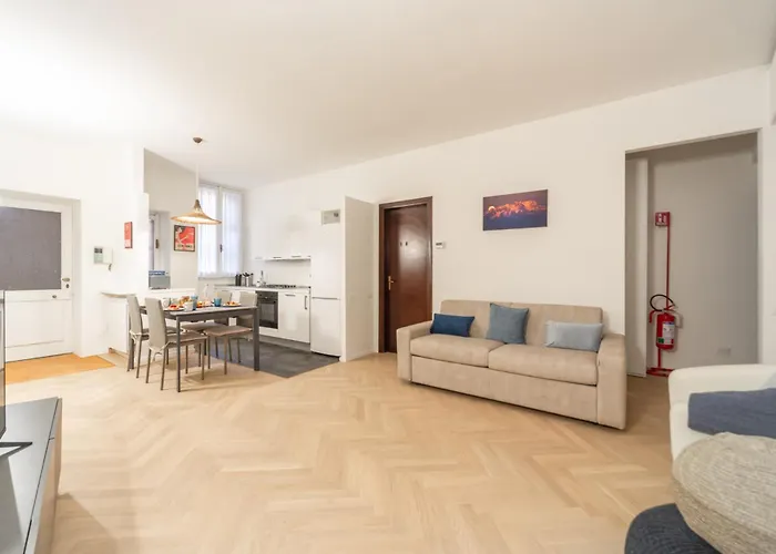 Appartamento Charming 2-bedroom In Milanese Building *