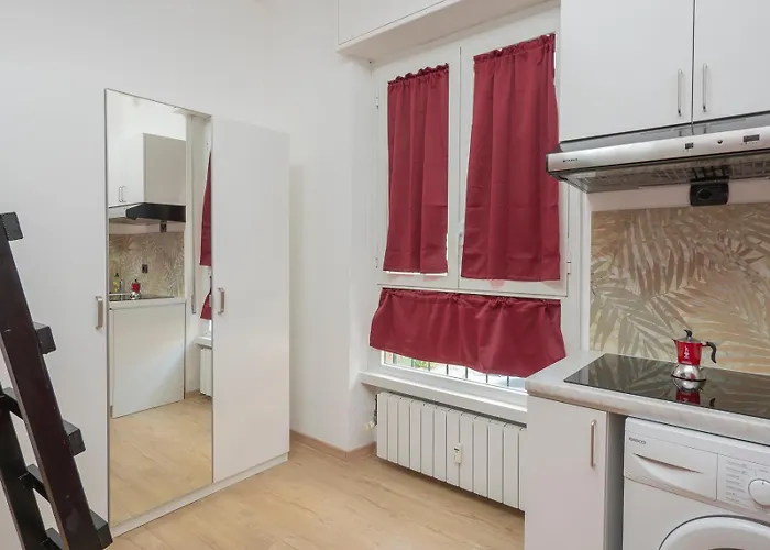 Romantica, Metro A 20m, Duomo E A 10 Min, Isola Apartment Mailand