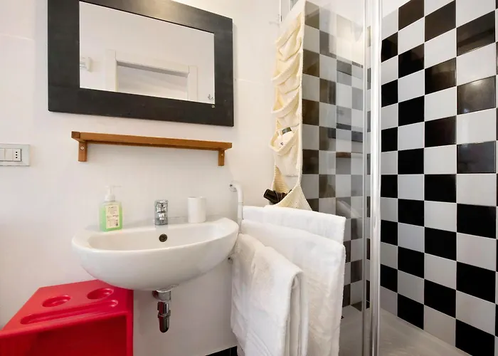 Comfy And Quiet, Great Location Apartmán