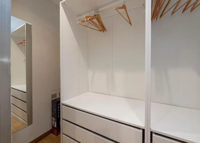 Elegante E Luminoso Con Box Auto A Pochi Passi Da Metropolitana M4 *