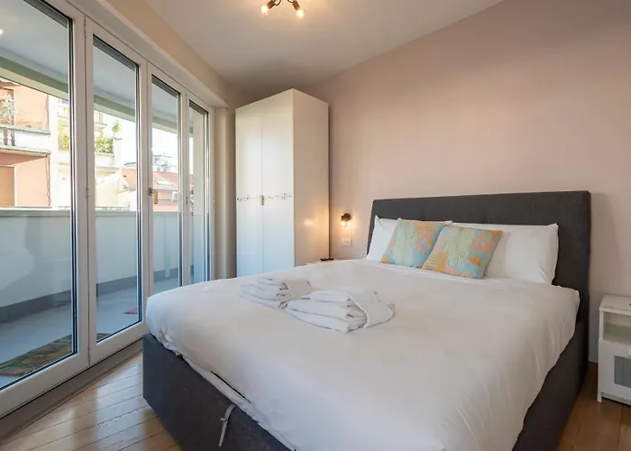 Elegante E Luminoso Con Box Auto A Pochi Passi Da Metropolitana M4 * Milão