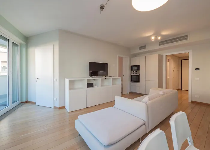 Elegante E Luminoso Con Box Auto A Pochi Passi Da Metropolitana M4 Apartamento *