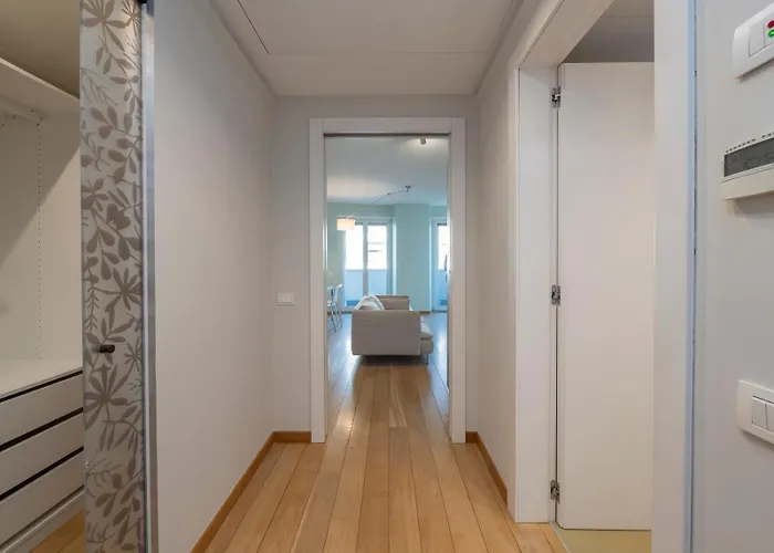 Elegante E Luminoso Con Box Auto A Pochi Passi Da Metropolitana M4 Apartamento Milão