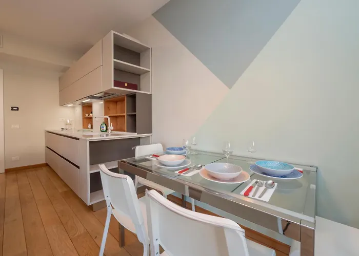 Elegante E Luminoso Con Box Auto A Pochi Passi Da Metropolitana M4 * Milão