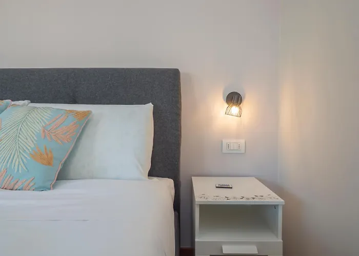 Elegante E Luminoso Con Box Auto A Pochi Passi Da Metropolitana M4 Apartamento Milão