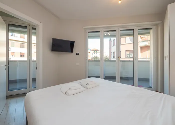 Elegante E Luminoso Con Box Auto A Pochi Passi Da Metropolitana M4 Apartamento Milão