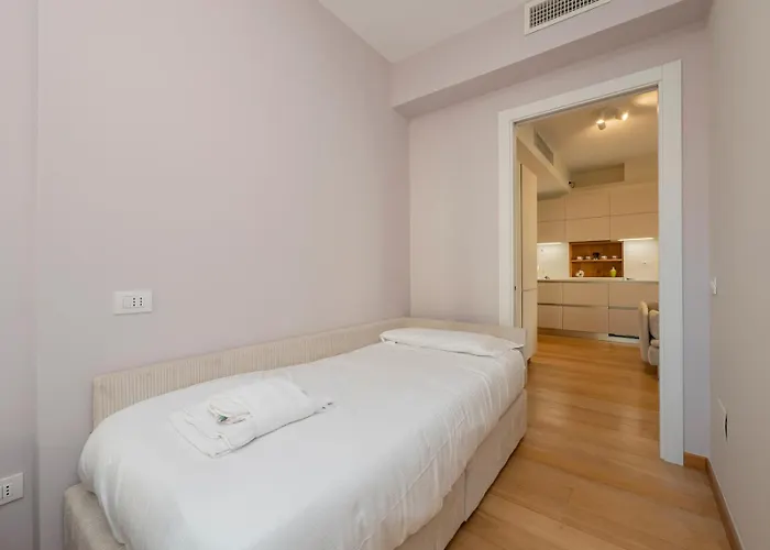 Apartamento Elegante E Luminoso Con Box Auto A Pochi Passi Da Metropolitana M4 Milão