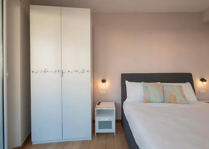 Elegante E Luminoso Con Box Auto A Pochi Passi Da Metropolitana M4 Milão