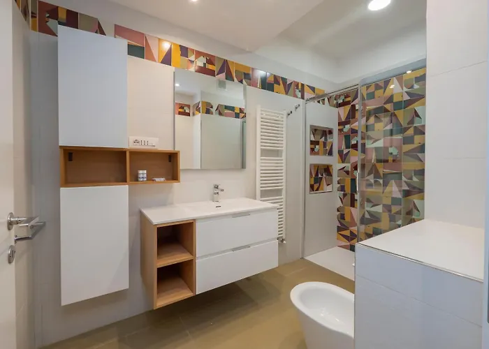 Elegante E Luminoso Con Box Auto A Pochi Passi Da Metropolitana M4