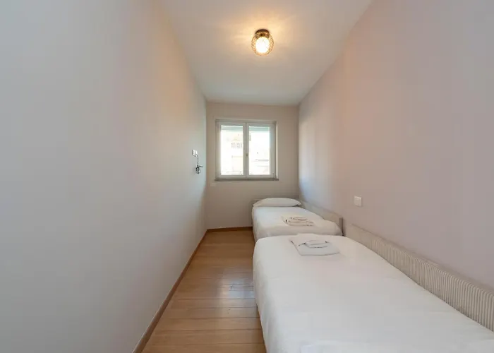 Apartamento Elegante E Luminoso Con Box Auto A Pochi Passi Da Metropolitana M4 Milão