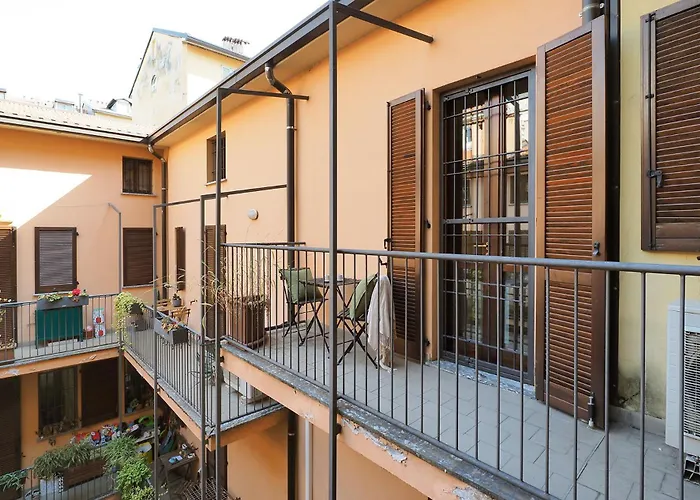 Contempora - Silent & Charming In Lovely Conca Del Naviglio * ミラノ