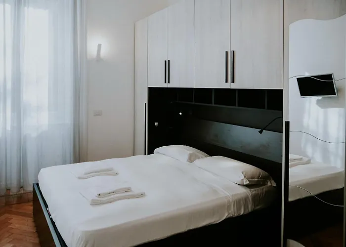 Superstudio 2 Bedrooms Heart Of アパート ミラノ