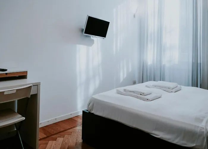 Superstudio 2 Bedrooms Heart Of Mediolan