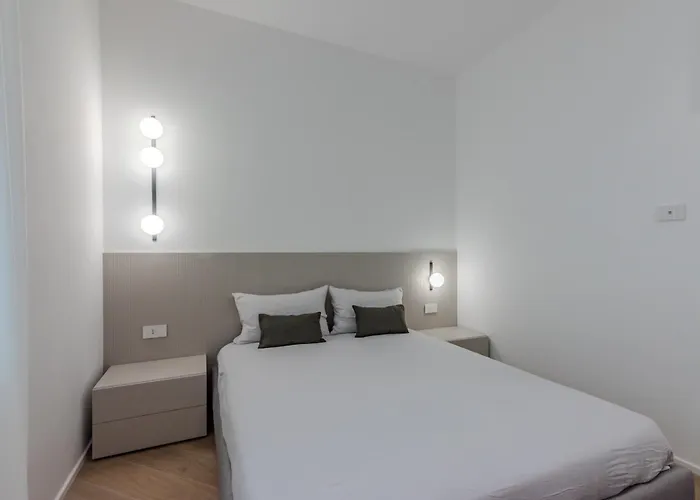 White House Con Posti Auto * Milano