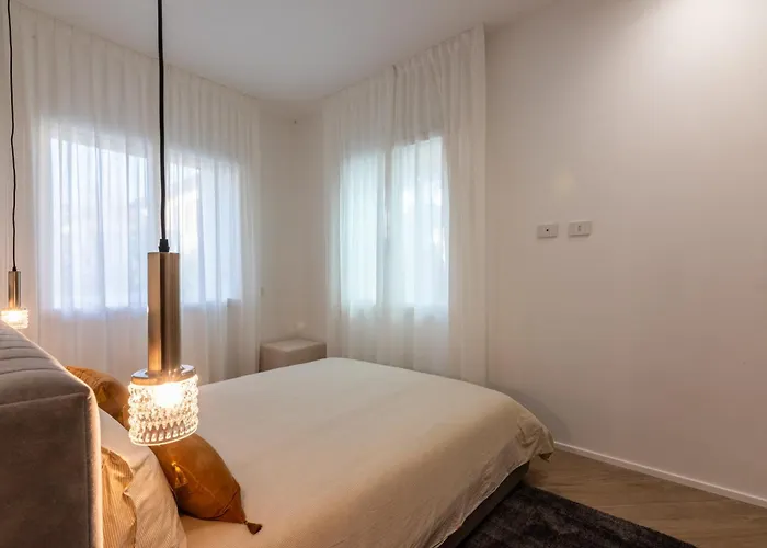 White House Con Posti Auto Appartamento