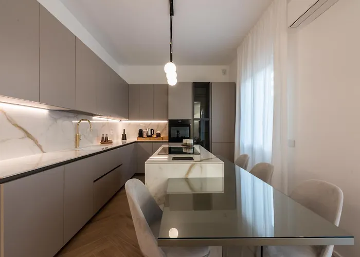 Appartamento White House Con Posti Auto *