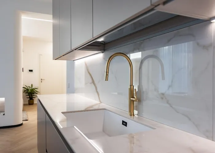 White House Con Posti Auto * Milano