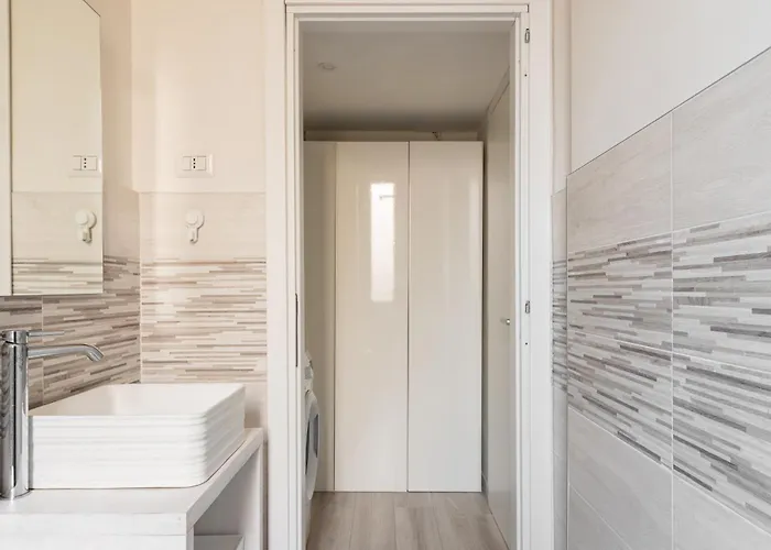 Tranquillo E Raffinato Monolocale Vicino Ptromana ミラノ