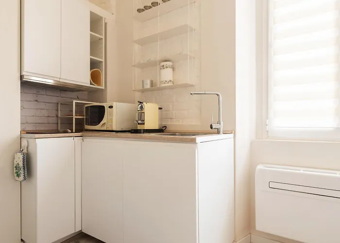 Tranquillo E Raffinato Monolocale Vicino Ptromana ミラノ