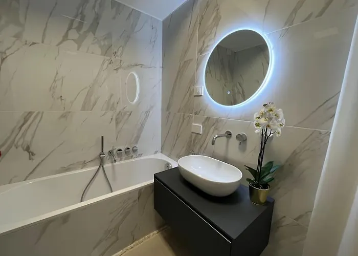 Luxury Close To Citylife, Metro & Dining