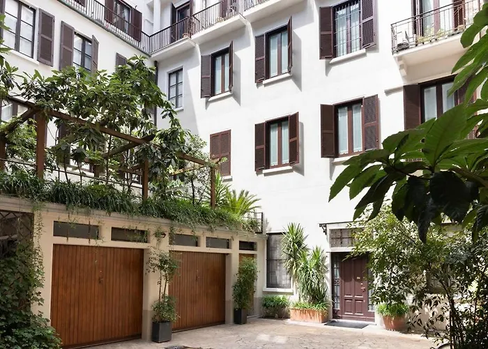 Apartment 3-bedroom Design House San Babila-tricolore-m4