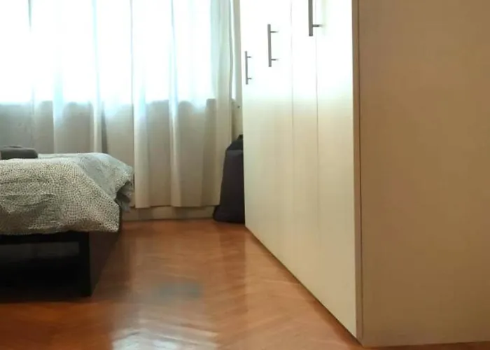 Duomo Cathedral Close Flats Милан