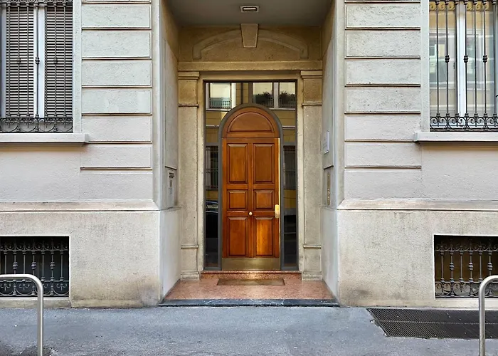 Private Near Duomo - M4 Santa Sofia Apartman