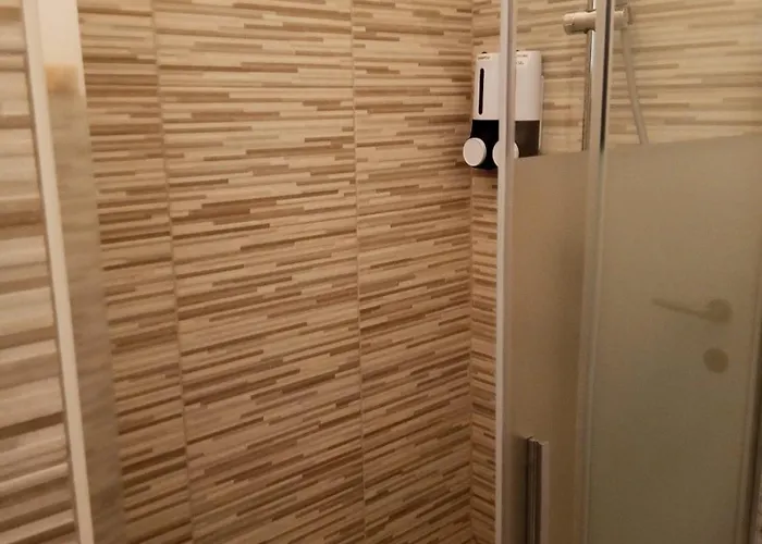 לינה וארוחת בוקר Eros Casa