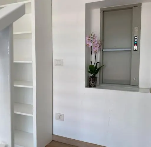 Penthouse Luce Near Metro-bus-tram Apartment