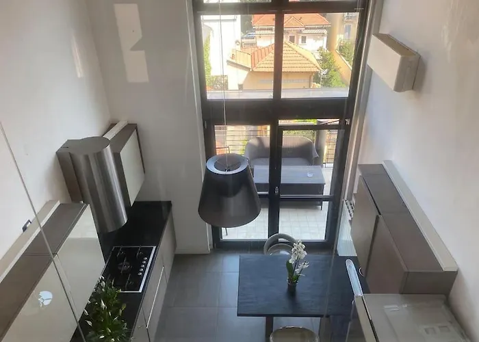 Penthouse Luce Near Metro-bus-tram Apartment