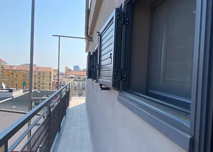Penthouse Luce Near Metro-bus-tram Apartment Milan