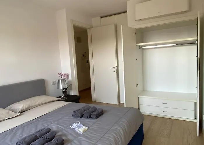 Penthouse Luce Near Metro-bus-tram Milan