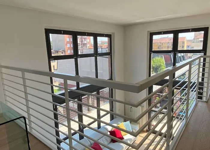 Penthouse Luce Near Metro-bus-tram Appartamento *