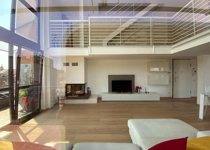 Penthouse Luce Near Metro-bus-tram Apartment Milan