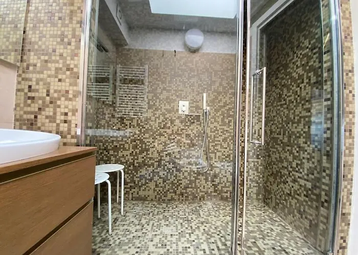 Penthouse Luce Near Metro-bus-tram Appartamento *