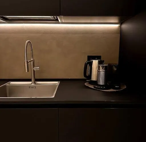 Modern Canal-side Loft With Private Garden